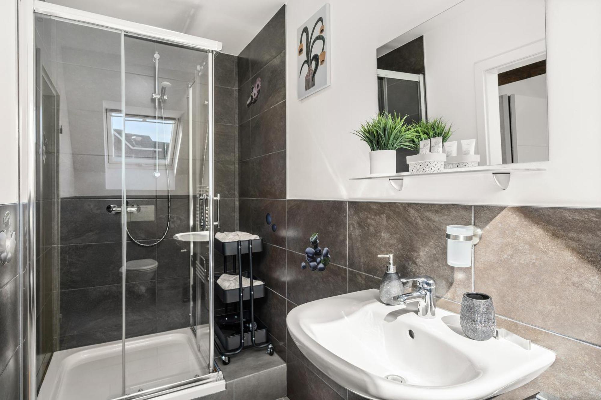 Mola Apartments-Charmante Ferienwohnung Im Herdecke Zentrum Fuer 3 Personen-Grosse Dachterrasse-Grill-Gratis Parken-Wlan Esterno foto