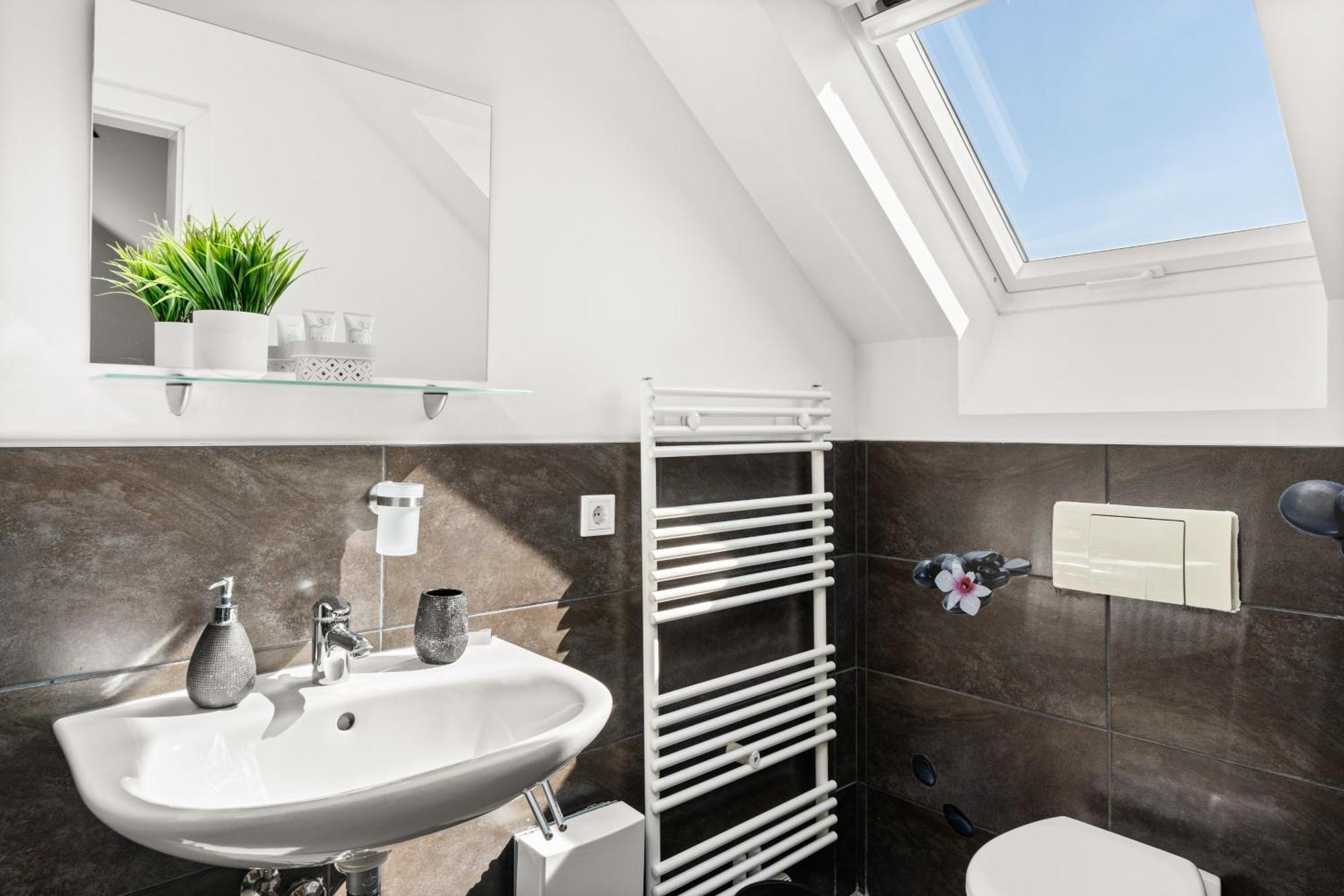 Mola Apartments-Charmante Ferienwohnung Im Herdecke Zentrum Fuer 3 Personen-Grosse Dachterrasse-Grill-Gratis Parken-Wlan Esterno foto
